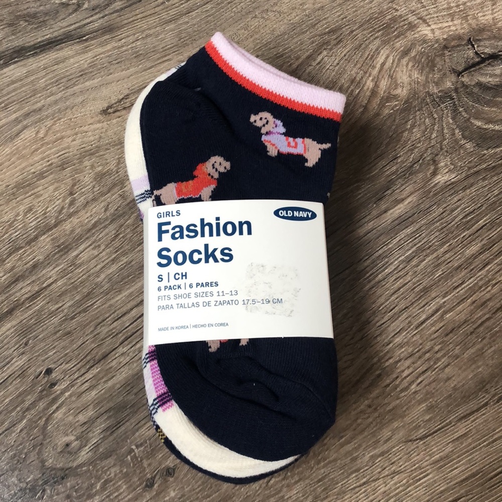 Old Navy girls socks 6 pack.